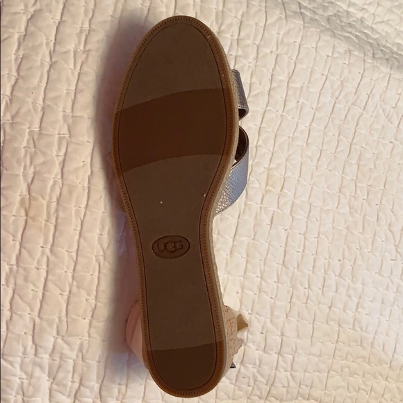 UGG cream flat sandals - Picture 2 of 3